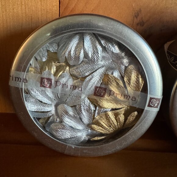 Flower Embellishments Papercrafting/Scrapbooking/Memory Keeping - 14 Containers - Picture 10 of 14